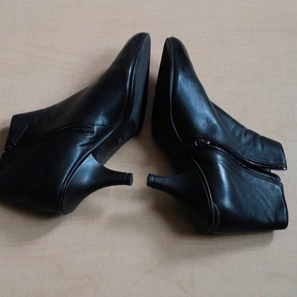 PRADA KITTEN HEEL LEATHER BOOTIES SIZE 39.5 - Picture 13 of 17